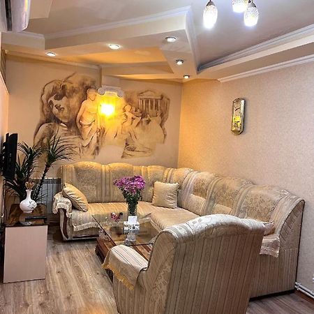 Apartment In The Centre Of Yerevan For Rent Екстериор снимка