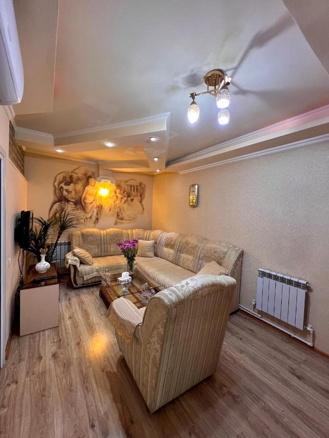 Apartment In The Centre Of Yerevan For Rent Екстериор снимка